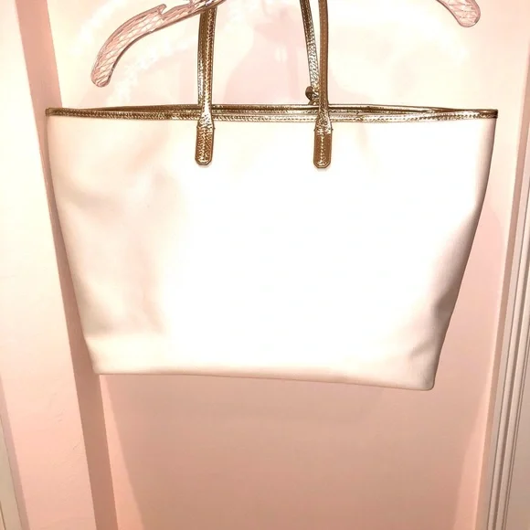 Lilly Pulitzer Bon Voyage Tote Bag in Toe In Print - Picture 4 of 14